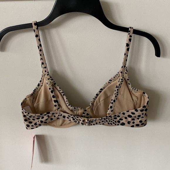 “Xhilaration” cheetah 🐆 print bathing suit top; size M; NWT - Picture 2 of 5